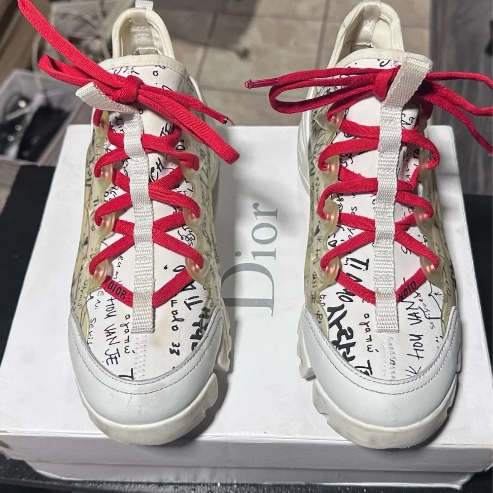 Authentic Dior D Connect  Dioramour Graffiti Sneakers - Red/White EU 38 US 7.5 - Picture 2 of 5